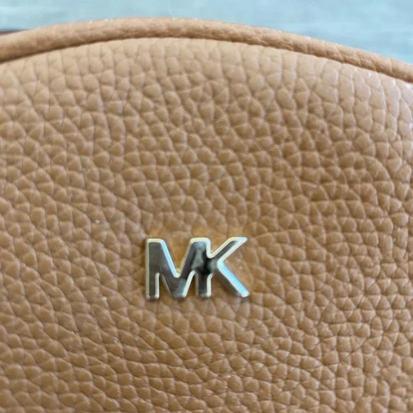 Michael Kors Brown canteen Circle Crossbody Bag - Picture 4 of 10